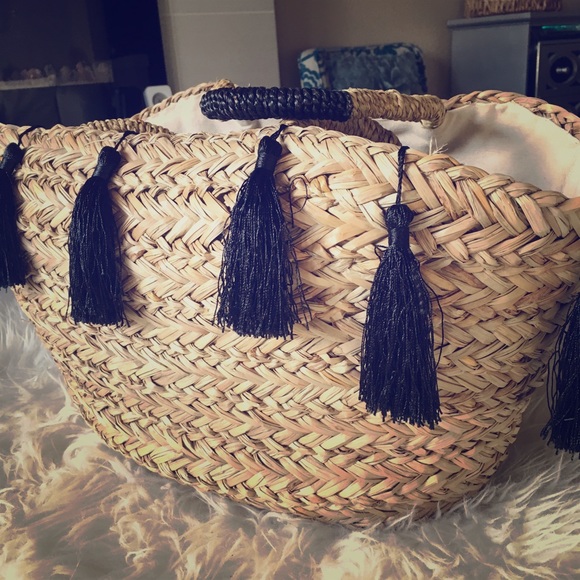 straw beach bag with tassels